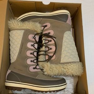 Helly Hansen snow boots great condition!